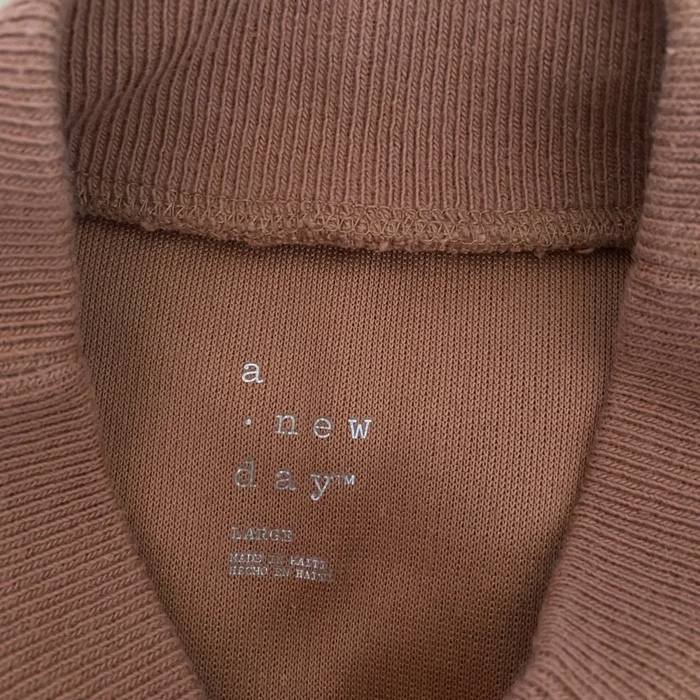 Target mock neck tank - Picture 3 of 3